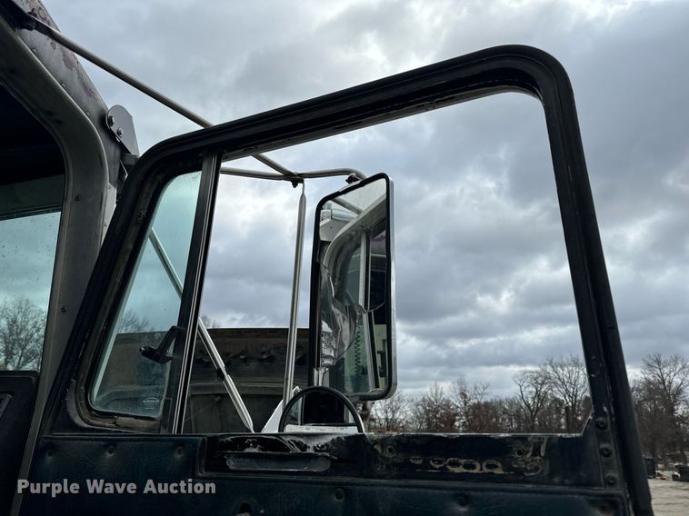 image for item NM9165 1984 Kenworth W900  dump truck