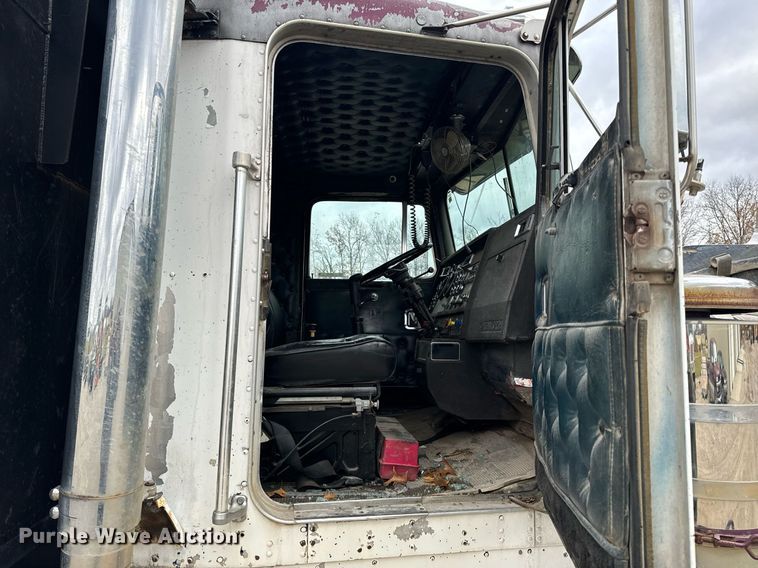 image for item NM9165 1984 Kenworth W900  dump truck