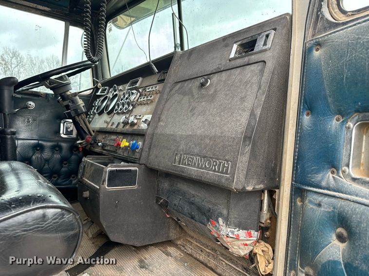 image for item NM9165 1984 Kenworth W900  dump truck