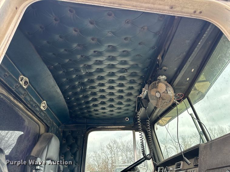 image for item NM9165 1984 Kenworth W900  dump truck