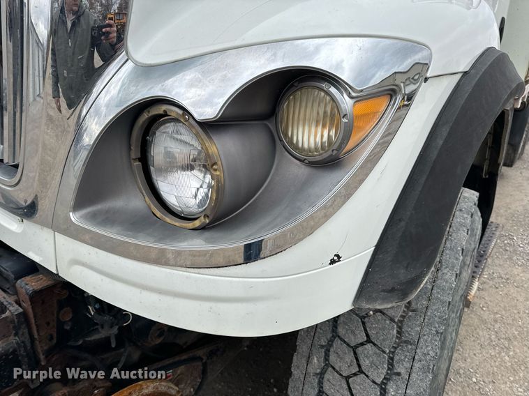 image for item NM9166 2008 International WorkStar 7600  crane truck