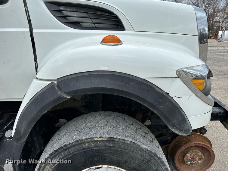 image for item NM9166 2008 International WorkStar 7600  crane truck