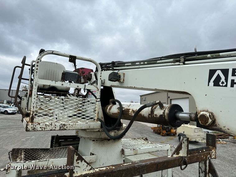 image for item NM9166 2008 International WorkStar 7600  crane truck