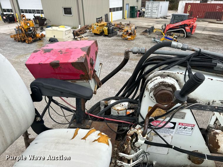 image for item NM9166 2008 International WorkStar 7600  crane truck