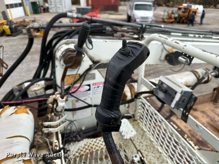 image for item NM9166 2008 International WorkStar 7600  crane truck