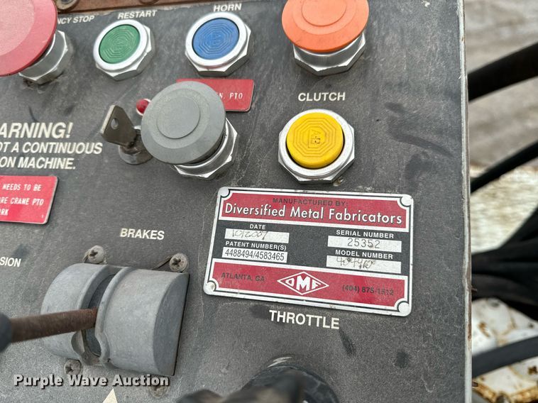 image for item NM9166 2008 International WorkStar 7600  crane truck