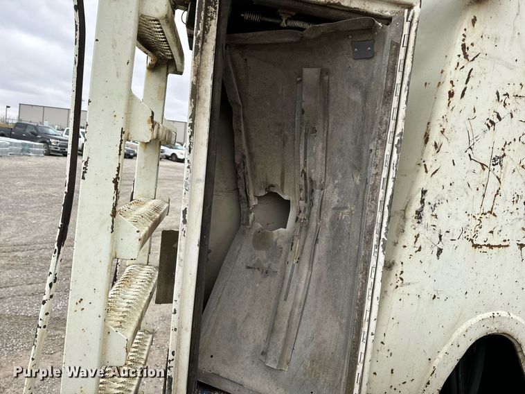 image for item NM9166 2008 International WorkStar 7600  crane truck