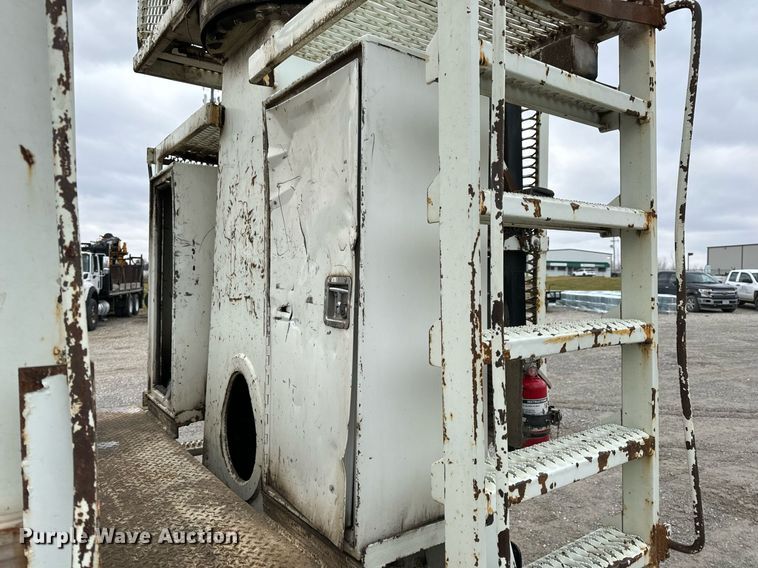 image for item NM9166 2008 International WorkStar 7600  crane truck