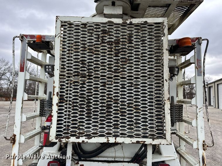 image for item NM9166 2008 International WorkStar 7600  crane truck