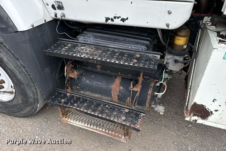 image for item NM9166 2008 International WorkStar 7600  crane truck