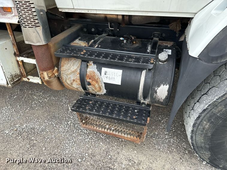 image for item NM9166 2008 International WorkStar 7600  crane truck