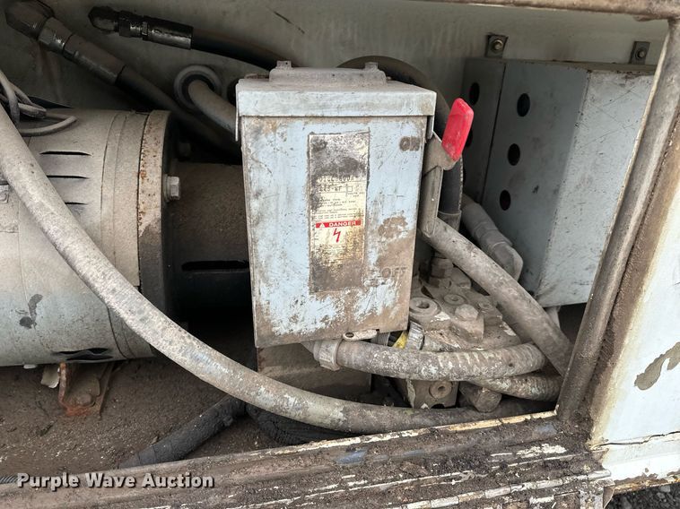 image for item NM9166 2008 International WorkStar 7600  crane truck