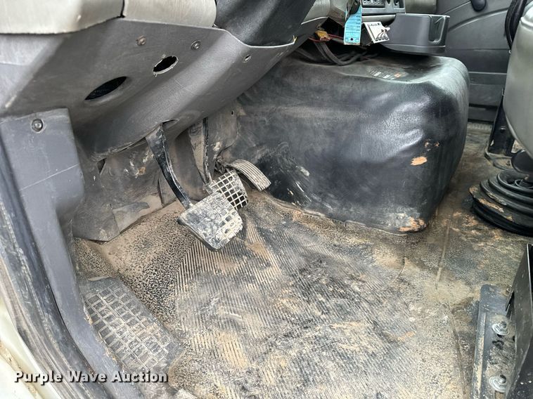 image for item NM9166 2008 International WorkStar 7600  crane truck