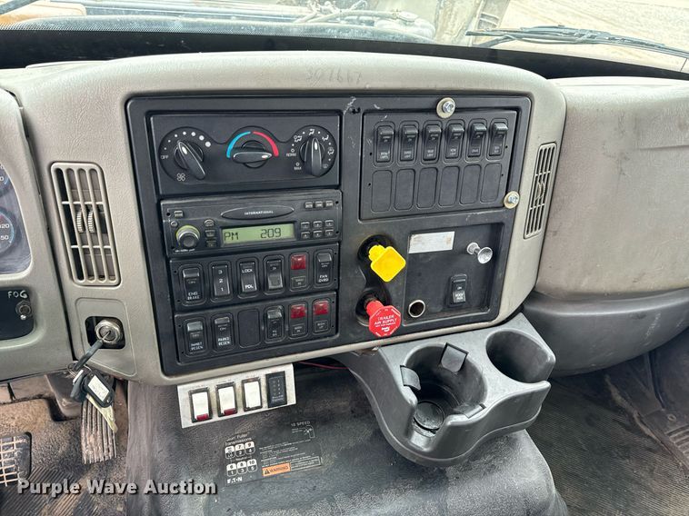 image for item NM9166 2008 International WorkStar 7600  crane truck