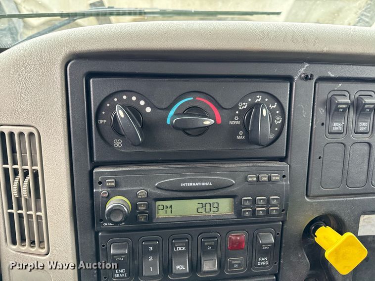 image for item NM9166 2008 International WorkStar 7600  crane truck