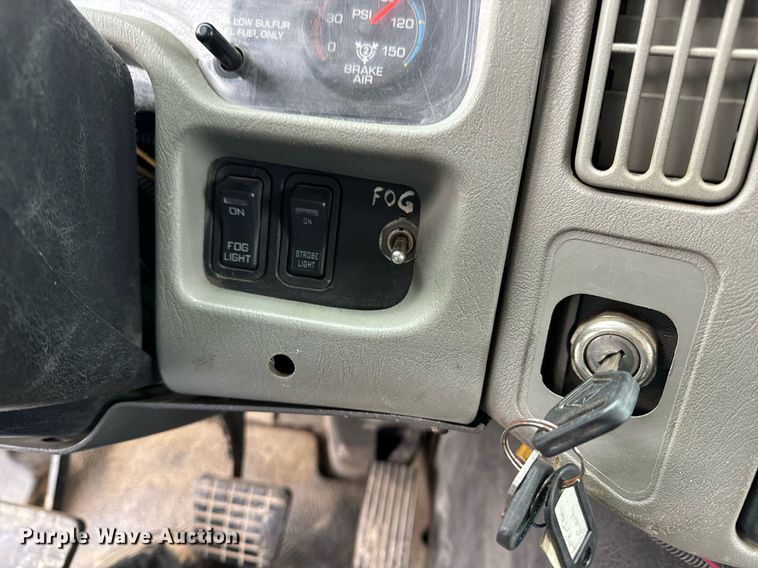 image for item NM9166 2008 International WorkStar 7600  crane truck