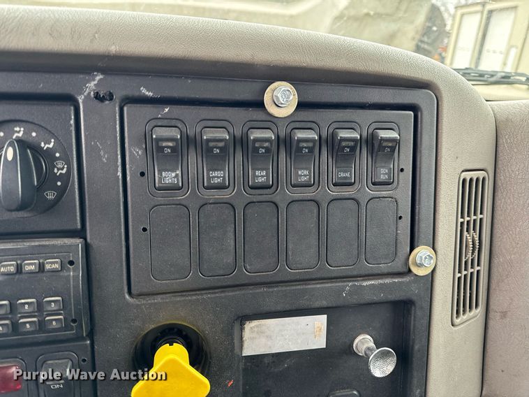 image for item NM9166 2008 International WorkStar 7600  crane truck