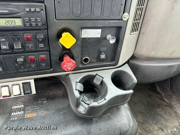 image for item NM9166 2008 International WorkStar 7600  crane truck