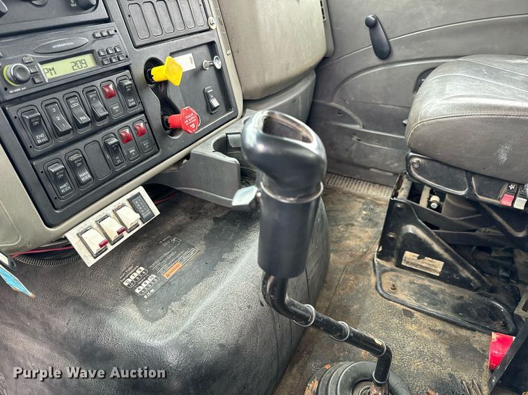 image for item NM9166 2008 International WorkStar 7600  crane truck