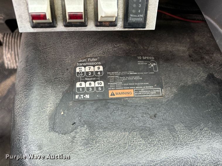 image for item NM9166 2008 International WorkStar 7600  crane truck