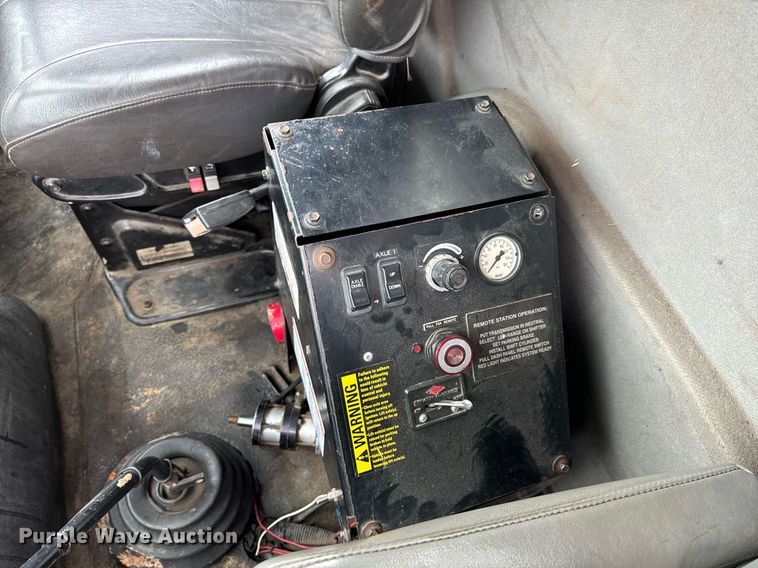 image for item NM9166 2008 International WorkStar 7600  crane truck