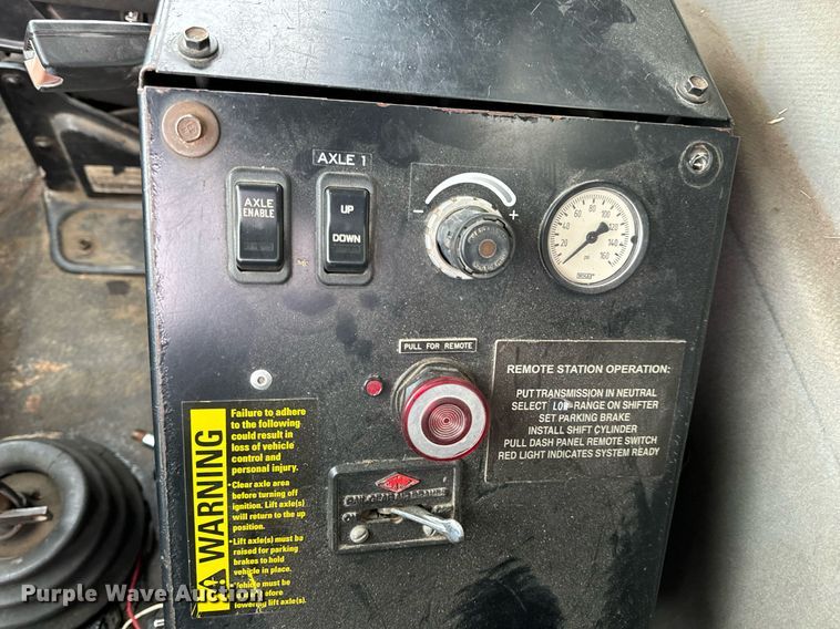 image for item NM9166 2008 International WorkStar 7600  crane truck