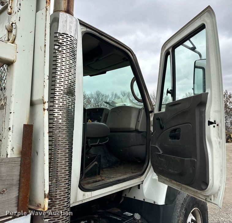 image for item NM9166 2008 International WorkStar 7600  crane truck