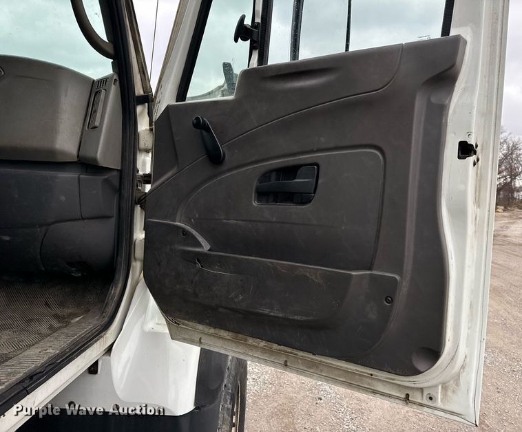 image for item NM9166 2008 International WorkStar 7600  crane truck