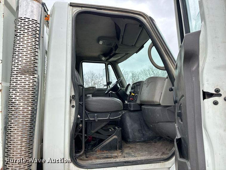 image for item NM9166 2008 International WorkStar 7600  crane truck