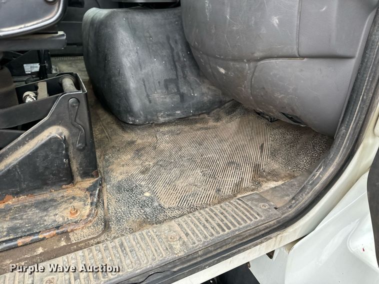 image for item NM9166 2008 International WorkStar 7600  crane truck