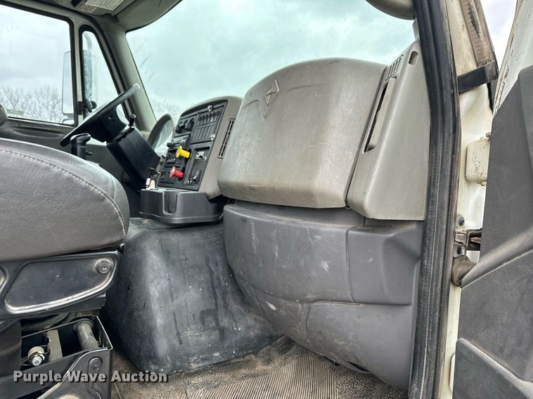 image for item NM9166 2008 International WorkStar 7600  crane truck