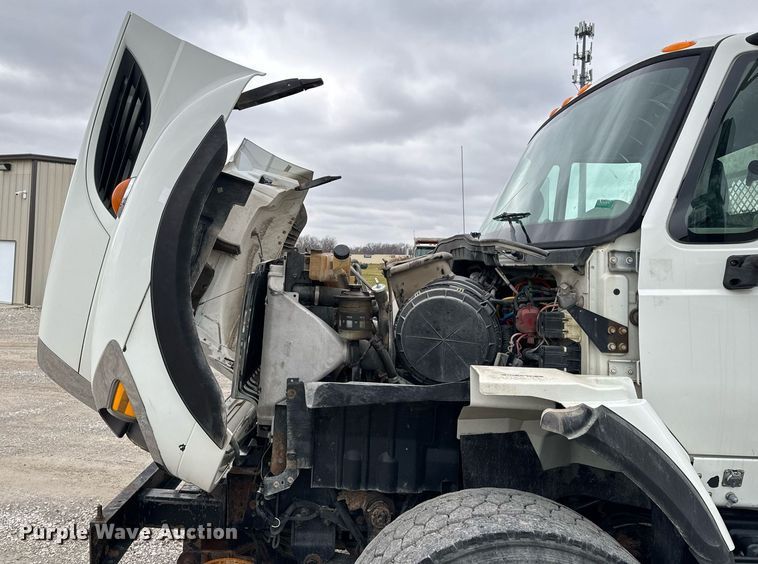 image for item NM9166 2008 International WorkStar 7600  crane truck