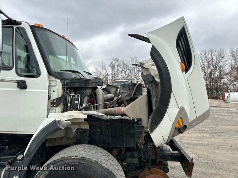 image for item NM9166 2008 International WorkStar 7600  crane truck