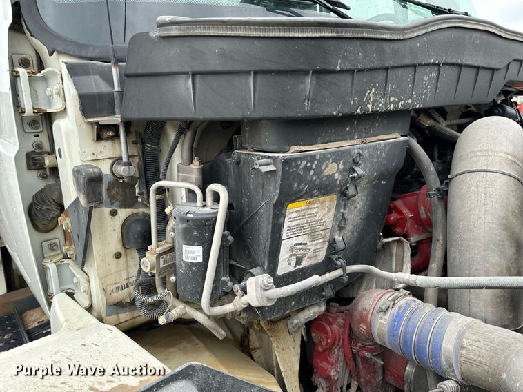 image for item NM9166 2008 International WorkStar 7600  crane truck