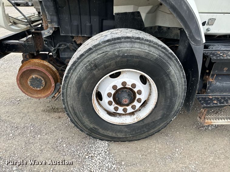 image for item NM9166 2008 International WorkStar 7600  crane truck