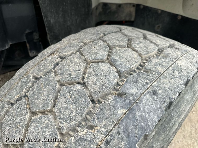 image for item NM9166 2008 International WorkStar 7600  crane truck