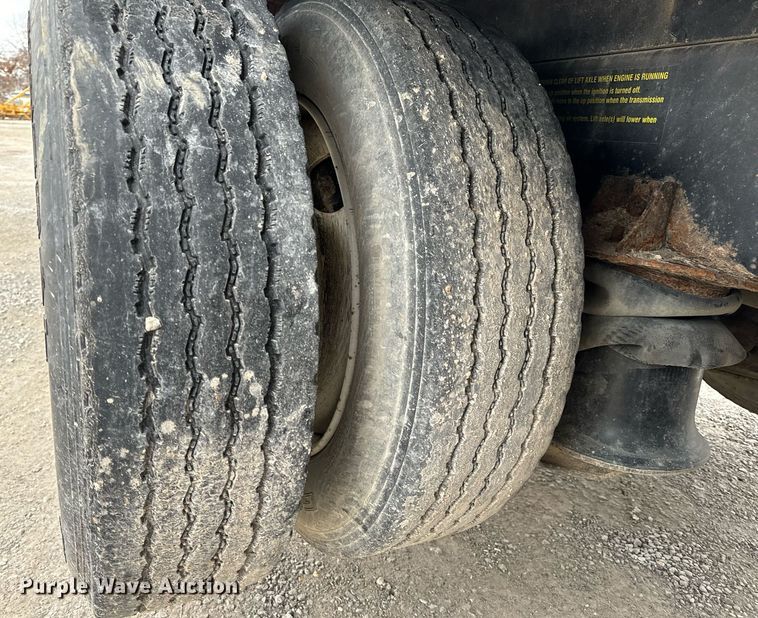 image for item NM9166 2008 International WorkStar 7600  crane truck