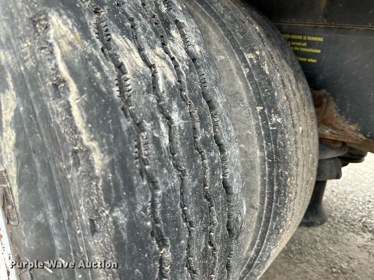 image for item NM9166 2008 International WorkStar 7600  crane truck