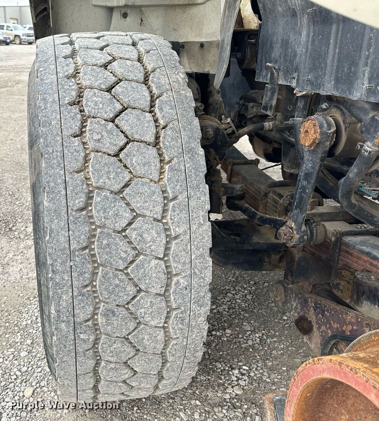 image for item NM9166 2008 International WorkStar 7600  crane truck