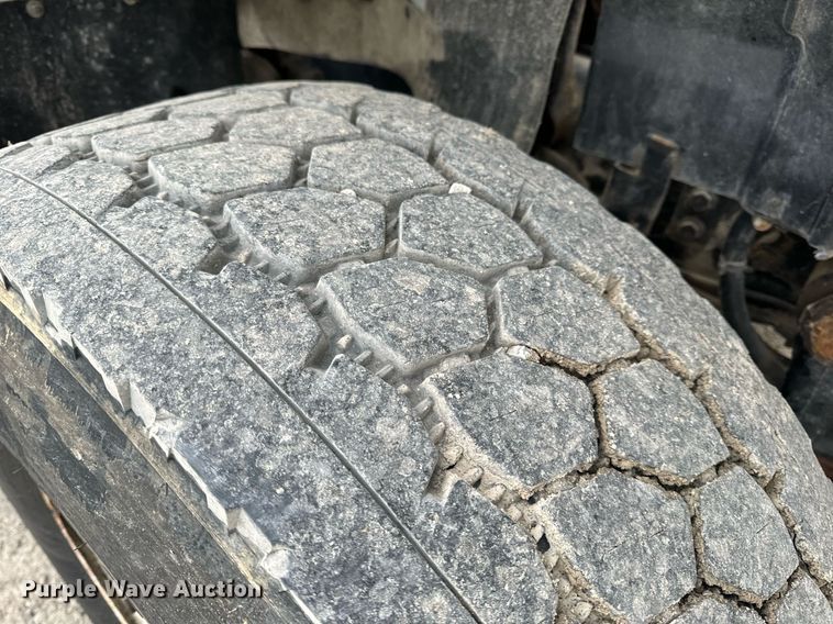 image for item NM9166 2008 International WorkStar 7600  crane truck