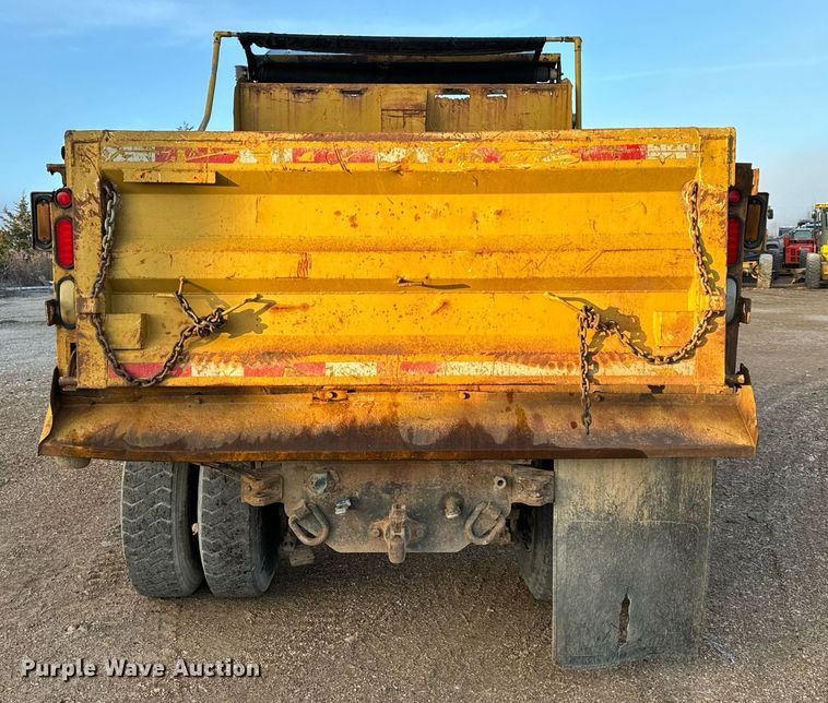 image for item NM9168 2002 International 4900  dump truck