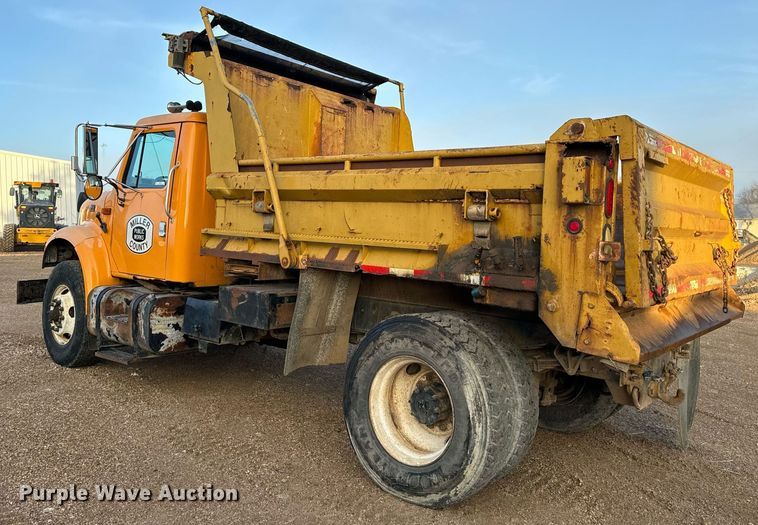 image for item NM9168 2002 International 4900  dump truck