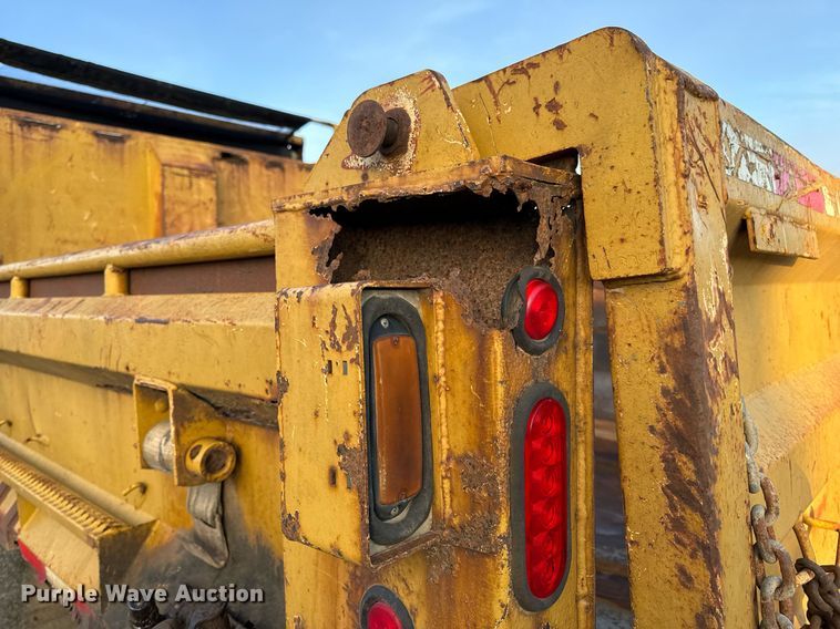 image for item NM9168 2002 International 4900  dump truck