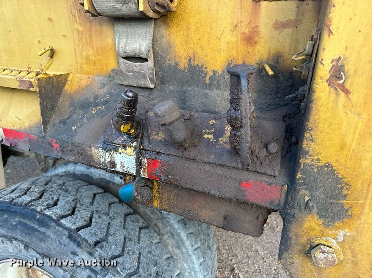 image for item NM9168 2002 International 4900  dump truck