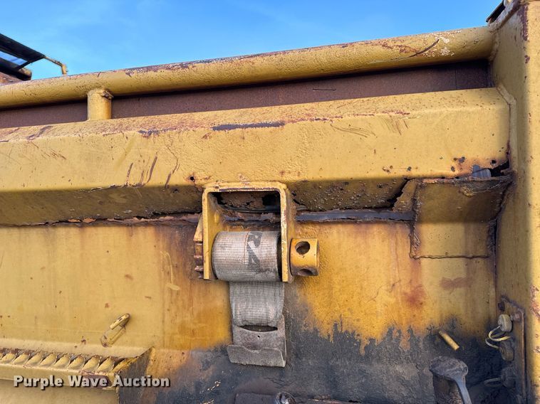 image for item NM9168 2002 International 4900  dump truck