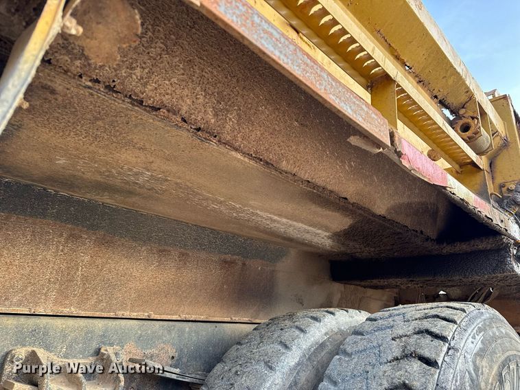 image for item NM9168 2002 International 4900  dump truck