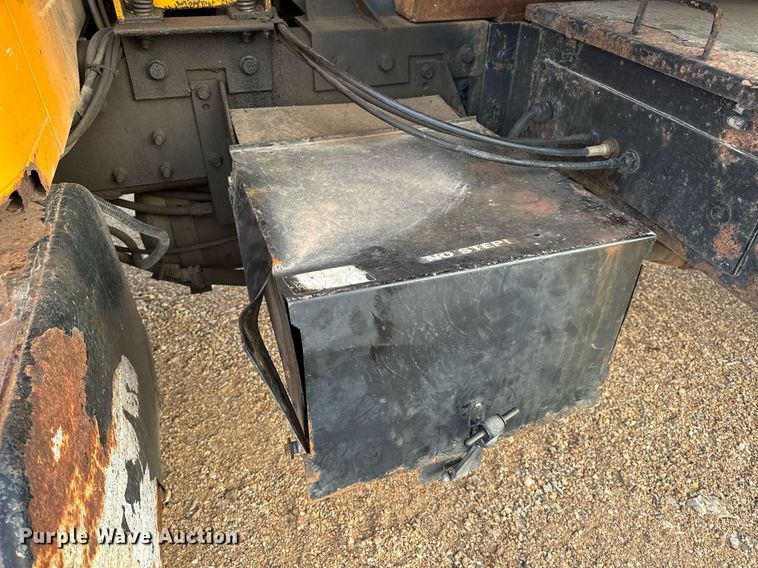 image for item NM9168 2002 International 4900  dump truck