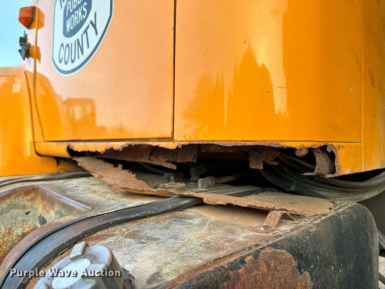 image for item NM9168 2002 International 4900  dump truck