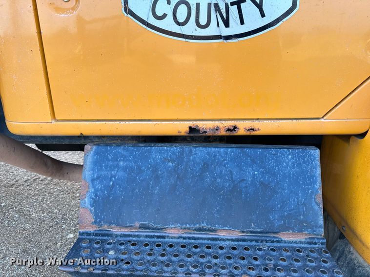 image for item NM9168 2002 International 4900  dump truck