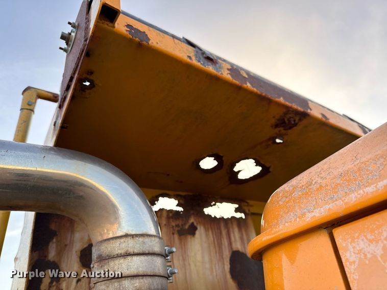 image for item NM9168 2002 International 4900  dump truck